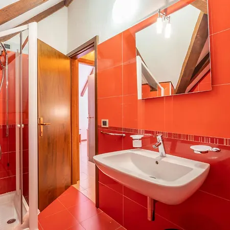 3 Bedroom Awesome Home In Albarella Ro