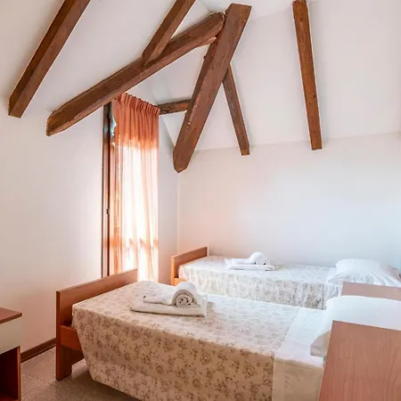 3 Bedroom Awesome Home In Albarella Ro *