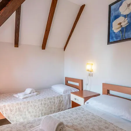 بيت للعطل 3 Bedroom Awesome Home In Albarella Ro *